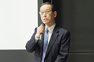 Photo of Symposium host NEDO Executive Director Kiyoshi Imai delivering remarks