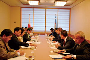 Photo of representatives of Uzbekistan and NEDO at meeting