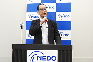 Photo of NEDO Executive Director Kiyoshi Imai delivering opening remarks