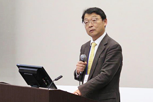 Photo of NEDO Executive Director MITSUHASHI Toshihiro delivering remarks on second day of symposium