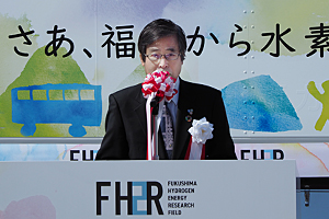 Photo of Chairman Ishizuka at podium providing remarks on behalf of NEDO