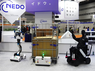 国際ロボット展に出展した3台の移動ロボット