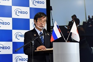 Mr. Ishizuka, NEDO Chairman, is making a greeting speech