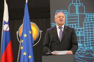 Mr. Počivalšek, Minister of Economic Development and Technology, is making a greeting speech