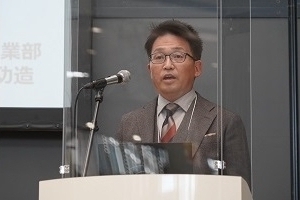 Photo of Mr. SUGIURA Kozo of Topia Co., Ltd. providing keynote speech　