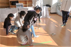 Photo of students learning about solar-powered cars