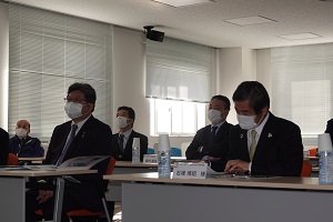 Briefing on Tomakomai CCS demonstration project with METI Minister Hagiuda seated on left side of front row