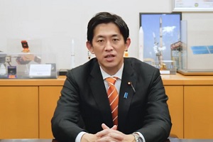 Photo of Minister of State for Science and Technology Policy Kobayashi delivering remarks