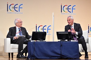 Photo of U.S. Ambassador to Japan Rahm Emanuel (right) engaged in discussion with TANAKA Nobuo (left), Chair of ICEF Steering Committee