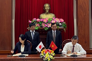Photo of LOI signing ceremony