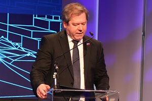Photo of Dr. Igor Papič, Minister of Education, Science and Sport, providing remarks