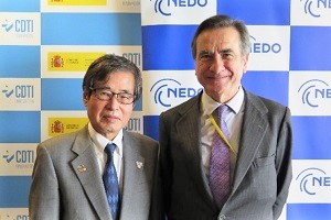 Photo of NEDO Chairman Ishizuka (left) with His Excellency, Mr. Fidel SENDAGORTA, Ambassador of Spain to Japan (right)