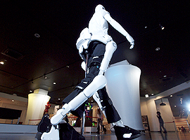 サイバーダイン株式会社のロボットスーツの写真