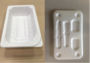 今回開発した量産プロセスで作製した試料シートを用いたサンプル（左：食品トレイ、右：器具搬送トレイ）