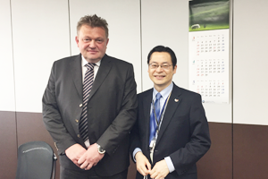 Photo of NEDO Executive Director Takashi Omote and Aleksander Mervar, the CEO of ELES d.o.o.
