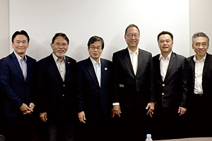 Group photograph of meeting participants