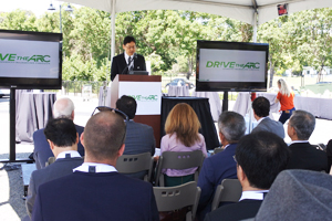 Photo of NEDO Executive Director Takashi Omote delivering remarks