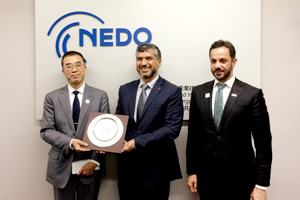 Photo of NEDO Executive Director Sato (left), Chairman Al Marar, and Ambassador Alameri (right)