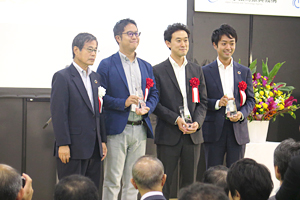 Photo of presentation of NEDO Chairman's Award
