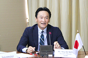 Photo of NEDO Executive Director Kukita making remarks