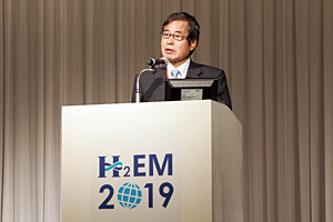 Photo of NEDO Chairman Ishizuka delivering opening remarks