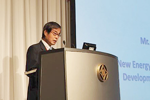 Photo of NEDO Chairman Ishizuka delivering closing remarks
