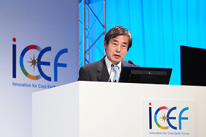 Photo of NEDO Chairman Hiroaki Ishizuka giving closing remarks