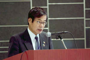 Photo of NEDO Chairman Hiroaki Ishizuka delivering remarks
