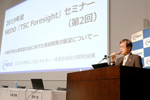Photo of NEDO Chairman Hiroaki Ishizuka providing remarks