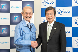 Photo of LIBTEC President Yoshino and NEDO Chairman Ishizuka