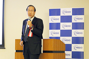 Photo of Distinguished Professor KITAGAWA Susumu providing keynote speech