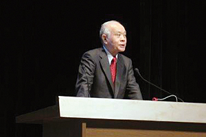 Photo of AIST President Dr. CHUBACHI Ryoji delivering opening remarks