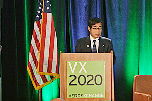 Photo of NEDO Chairman Ishizuka giving keynote speech