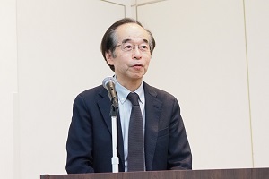 基調講演をする東京大学 鈴木名誉・特任教授