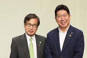 石塚理事長と福田川崎市長の写真