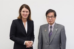 Photo of CEO Egerth and Chairman Ishizuka