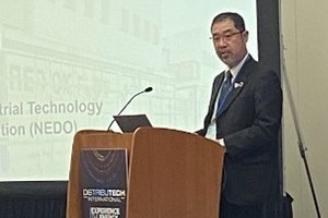 Photo of NEDO President OIKAWA addressing the audience