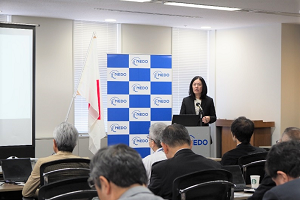 Photo of ARPA-E Director Dr. Wang giving a lecture to NEDO staff prior to signing the MOU