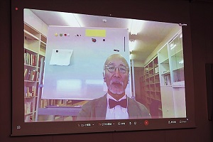 東海大学 細田副学長によるリモートでの基調講演の写真