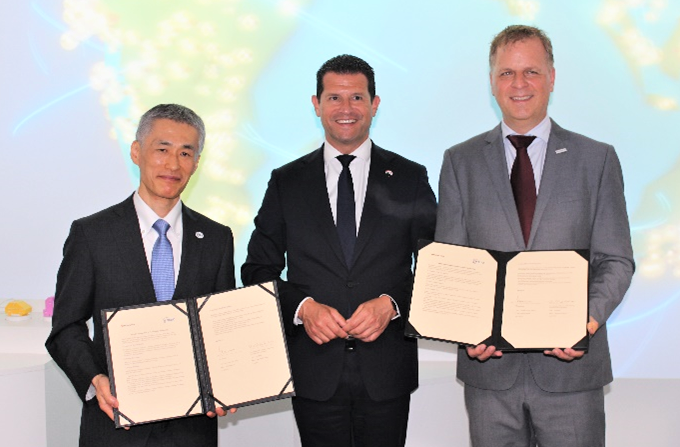 Photo taken after the signing ceremony showing, from left to right, Naoyuki Yokoshima, President of NEDO, His Excellency Dirk Beljaarts, Minister of Economic Affairs of the Netherlands, and Eelko Brinkhoff, CEO of PhotonDelta