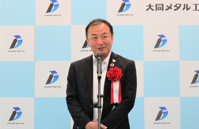 挨拶をするNEDO再生可能エネルギー部山田部長の写真