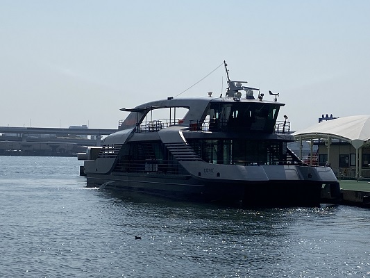 Photo of the hydrogen fuel cell ship “Mahoroba”