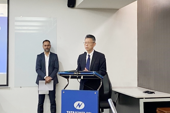 Photo of Dr. YUMITORI, NEDO Executive Director, delivering congratulatory remarks
