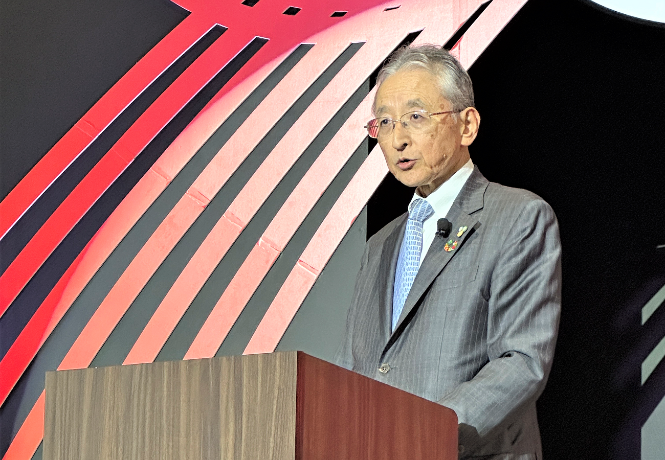 クロージングセッションでのネド斎藤理事長の挨拶の写真