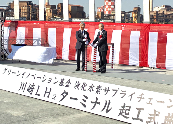 起工式（立柱式）の様子の写真