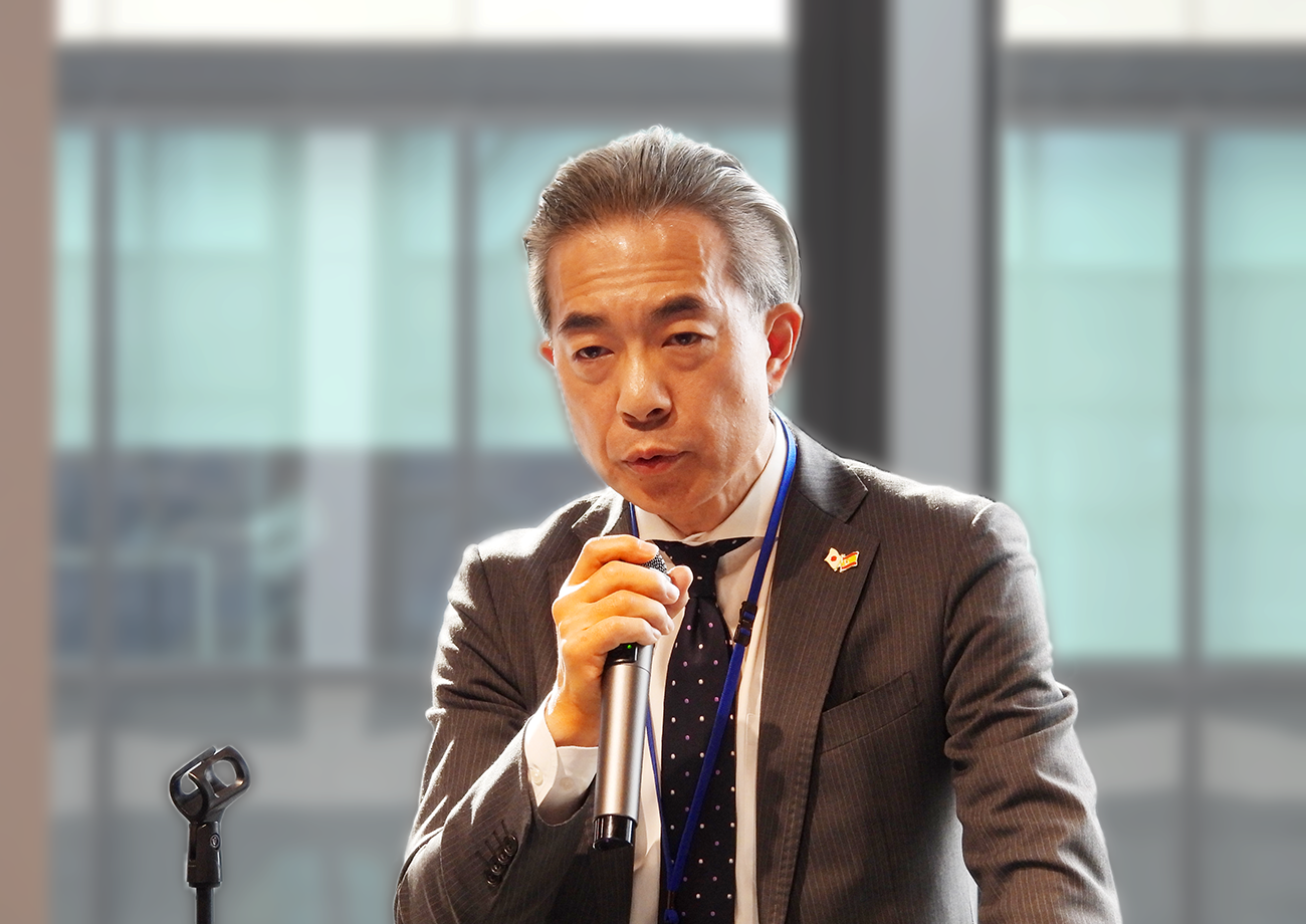 開会挨拶を述べるネド 吉田理事の写真