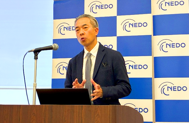 開会挨拶を述べる ネド吉田理事の写真