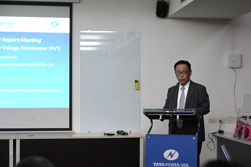 挨拶を述べる日新電機株式会社 小林顧問の写真