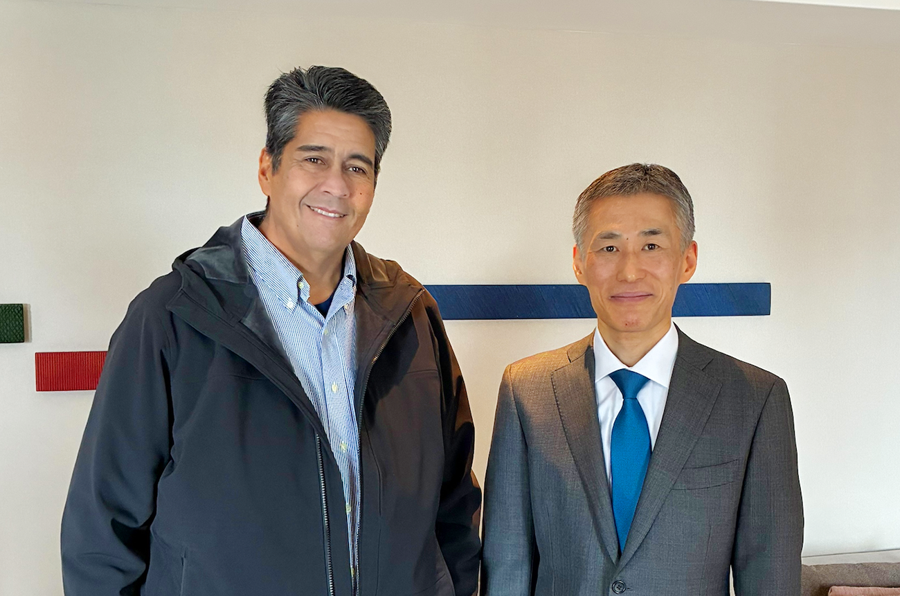 パラオ共和国ウィップス大統領とNEDO横島副理事長の写真