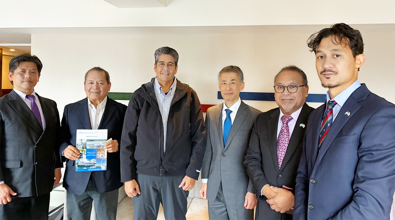 関係者の集合写真